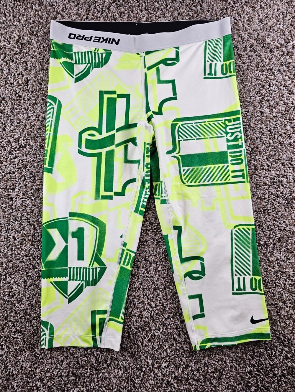 Nike Pro Womens Sz XL Capri Length Compression leggings White Green